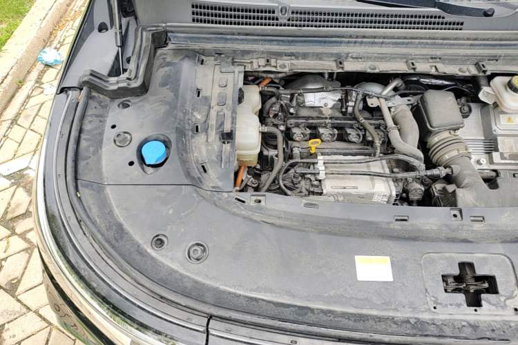 Used VOYAH Dream 2025 PHEV Four-Wheel-Drive Flagship Kunpeng Edition Engine Bay Right