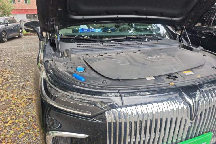 Used VOYAH Dream 2025 PHEV Four-Wheel-Drive Flagship Kunpeng Edition Engine Bay Right