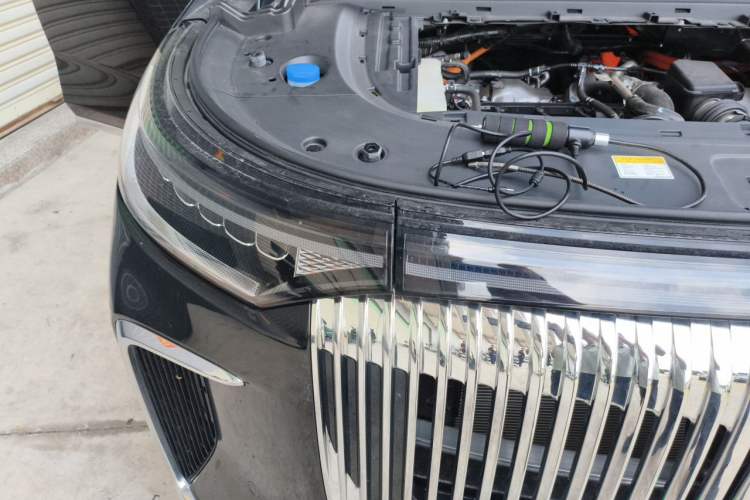 Used VOYAH Dream 2025 PHEV Four-Wheel Drive Prestige Qiankun Edition Engine Bay Right