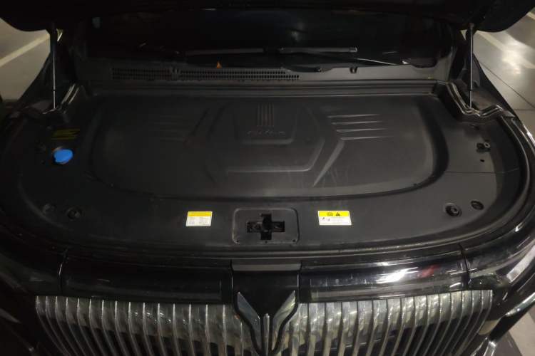 Used VOYAH Dream 2025 PHEV Four-Wheel Drive Excellence Kunpeng Edition Engine Bay