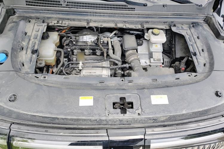 Used VOYAH Dream 2025 PHEV Four-Wheel-Drive Flagship Kunpeng Edition Engine Bay