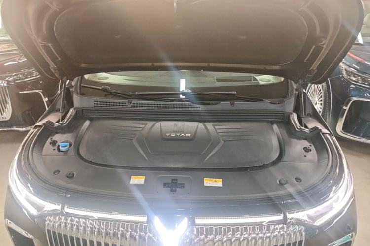 Used VOYAH Dream 2025 PHEV Four-Wheel-Drive Flagship Kunpeng Edition Engine Bay