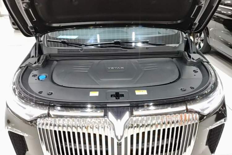 Used VOYAH Dream 2025 PHEV Four-Wheel-Drive Flagship Kunpeng Edition Engine Bay
