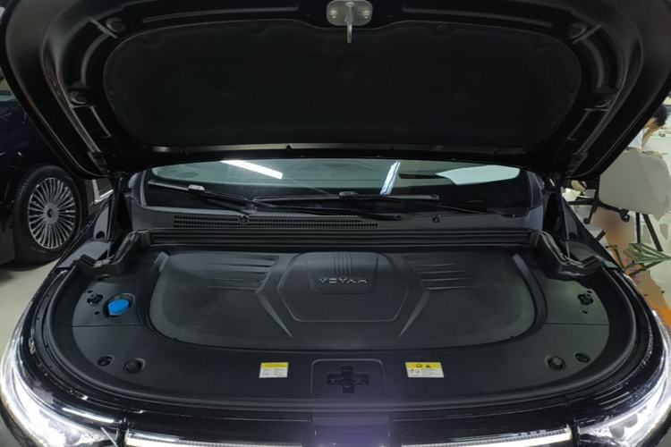 Used VOYAH Dream 2025 PHEV Four-Wheel-Drive Flagship Kunpeng Edition Engine Bay