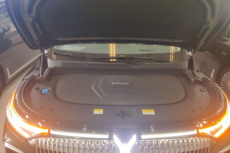 Used VOYAH Dream 2025 PHEV Four-Wheel Drive Prestige Kunpeng Edition Engine Bay