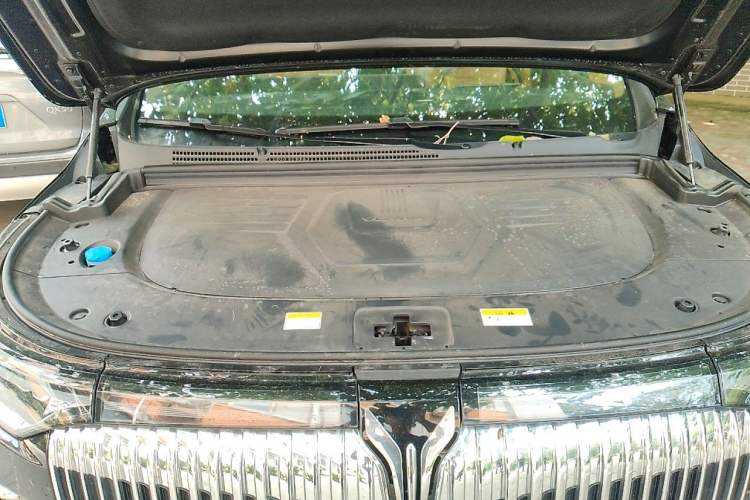 Used VOYAH Dream 2025 PHEV Four-Wheel Drive Excellence Kunpeng Edition Engine Bay