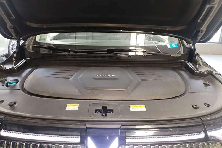 Used VOYAH Dream 2025 PHEV Four-Wheel-Drive Flagship Kunpeng Edition Engine Bay