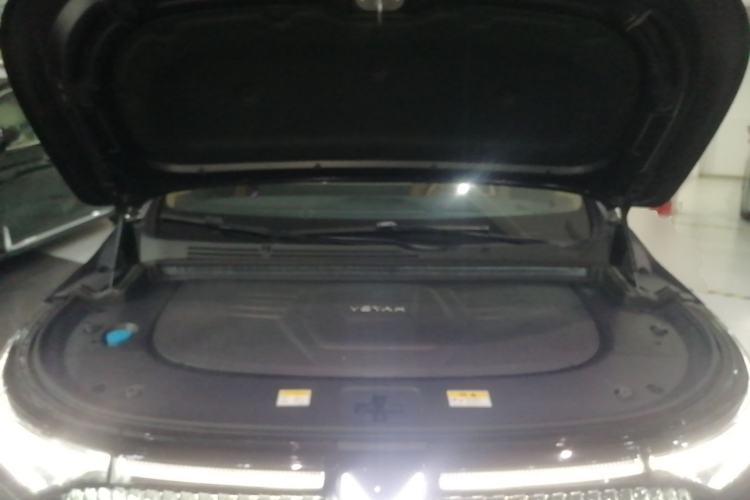 Used VOYAH Dream 2025 PHEV Four-Wheel-Drive Flagship Kunpeng Edition Engine Bay