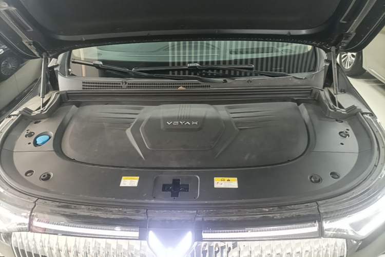 Used VOYAH Dream 2025 PHEV Four-Wheel-Drive Flagship Kunpeng Edition Engine Bay