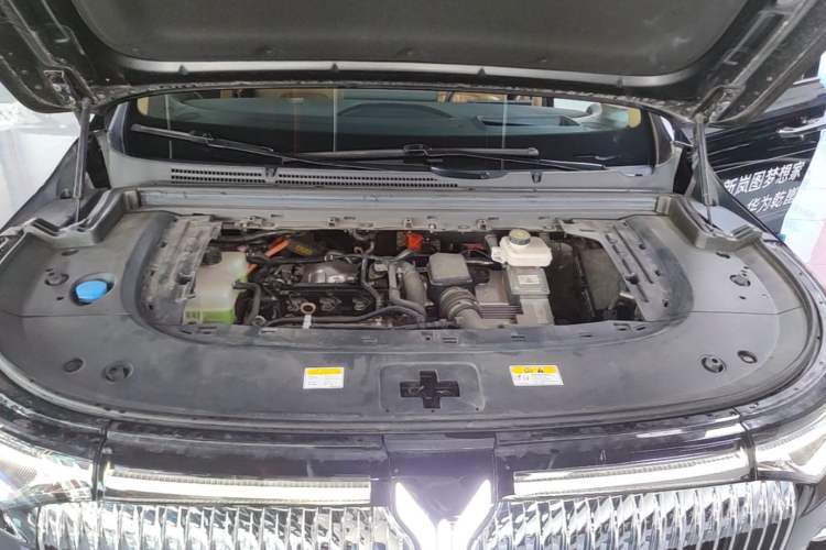 Used VOYAH Dream 2025 PHEV Four-Wheel Drive Prestige Qiankun Edition Engine Bay