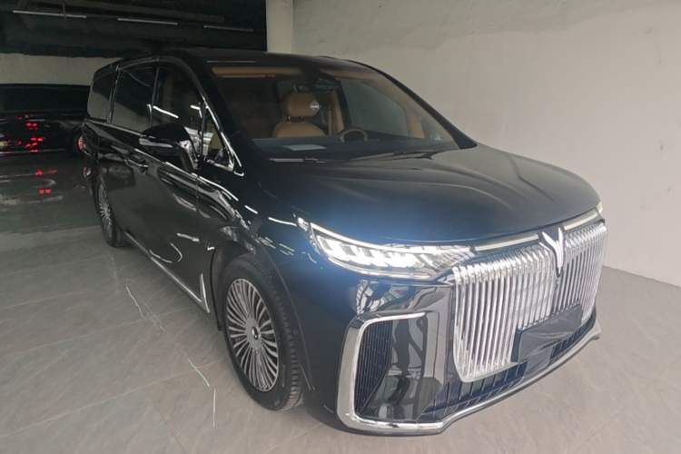 Used VOYAH Dream 2025 PHEV Four-Wheel Drive Prestige Kunpeng Edition Exterior 1