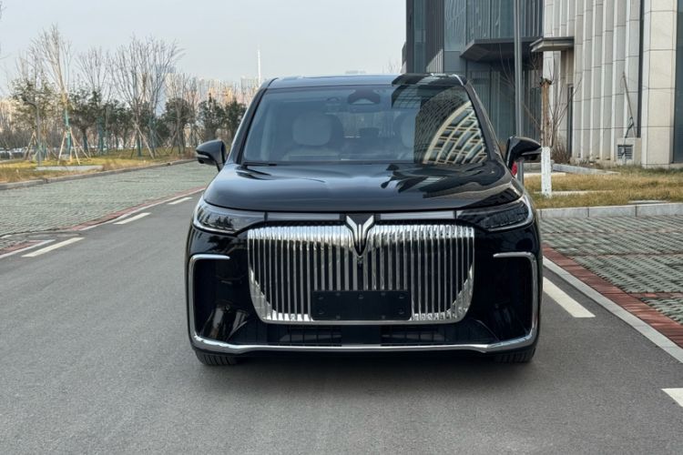 Used VOYAH Dream 2025 EV Four-Wheel Drive Prestige Kunpeng Edition Exterior 1
