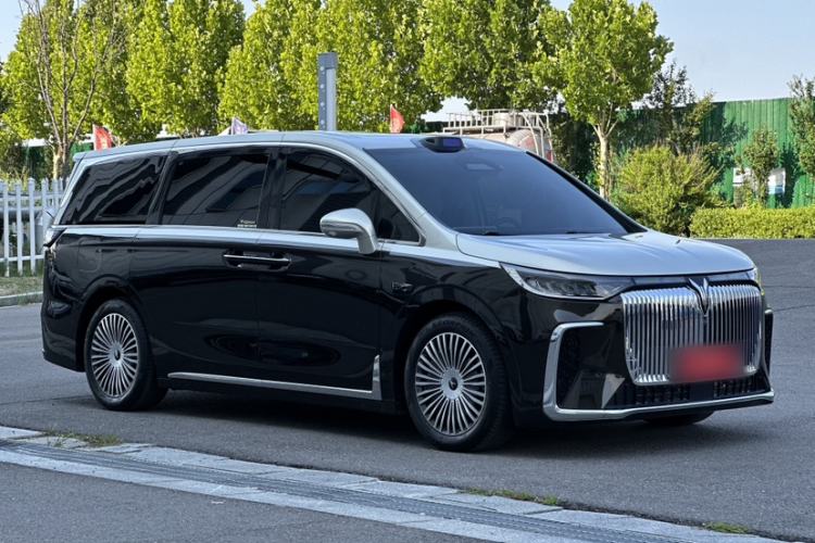 Used VOYAH Dream 2025 PHEV Four-Wheel-Drive Flagship Version – Qiankun Edition Exterior 1