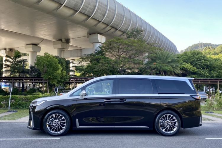 Used VOYAH Dream 2025 EV Four-Wheel-Drive Flagship Qiankun Version Exterior 1