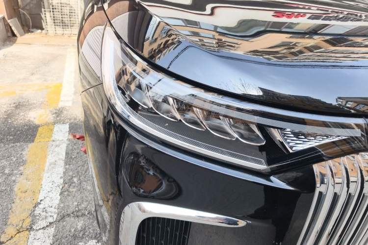 Used VOYAH Dream 2025 EV Four-Wheel Drive Prestige Kunpeng Edition Exterior 1