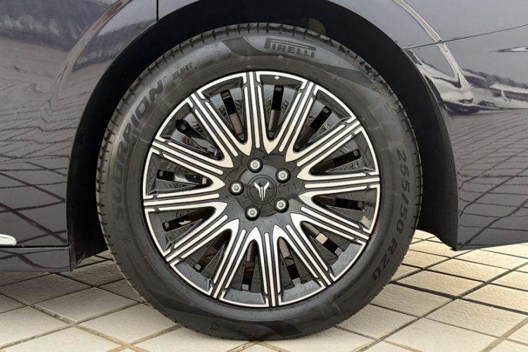 Used VOYAH Dream 2025 EV Four-Wheel Drive Flagship Kunpeng Edition Exterior 1