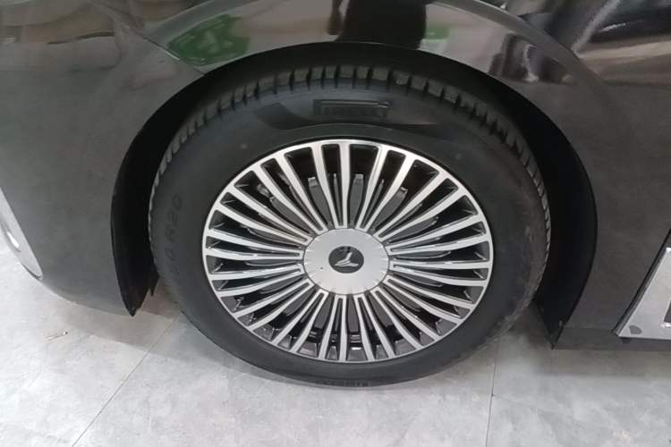 Used VOYAH Dream 2025 PHEV Four-Wheel-Drive Flagship Kunpeng Edition Exterior 1