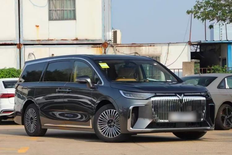 Used VOYAH Dream 2025 PHEV Four-Wheel Drive Prestige Kunpeng Edition Exterior 1
