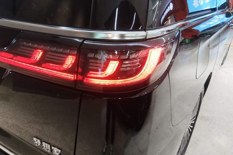 Used VOYAH Dream 2025 PHEV Four-Wheel Drive Prestige Qiankun Edition Exterior 1