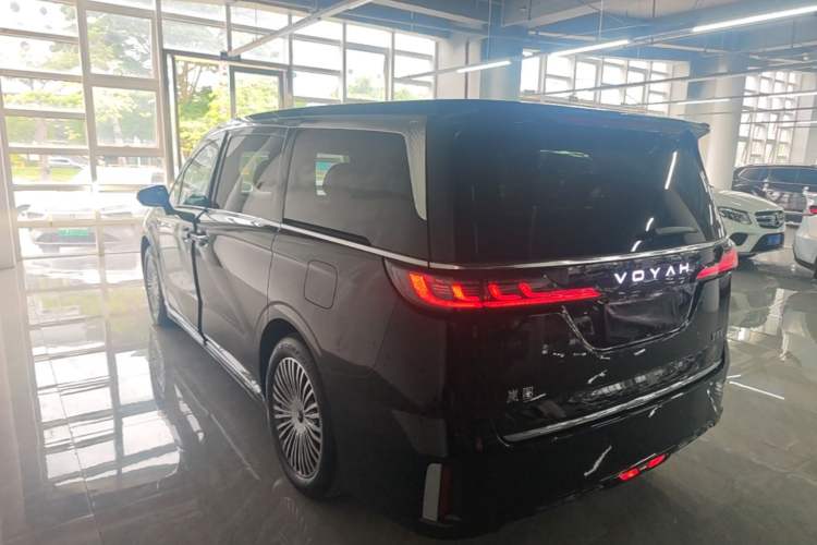 Used VOYAH Dream 2025 PHEV Four-Wheel Drive Prestige Kunpeng Edition Exterior 2