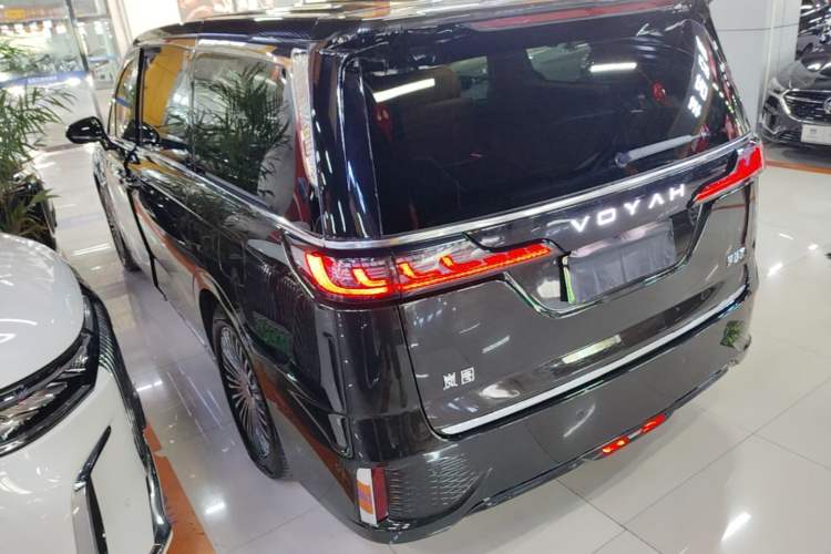 Used VOYAH Dream 2025 PHEV Four-Wheel-Drive Flagship Kunpeng Edition Exterior 2