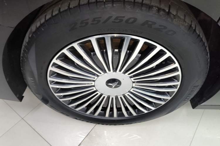 Used VOYAH Dream 2025 PHEV Four-Wheel-Drive Flagship Version – Qiankun Edition Exterior 2