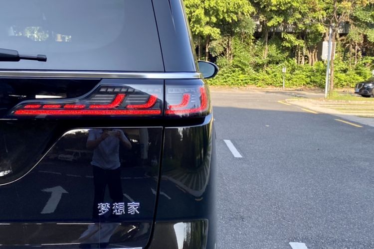 Used VOYAH Dream 2025 EV Four-Wheel-Drive Flagship Qiankun Version Exterior 2