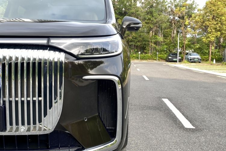 Used VOYAH Dream 2025 PHEV Four-Wheel-Drive Flagship Kunpeng Edition Exterior 2