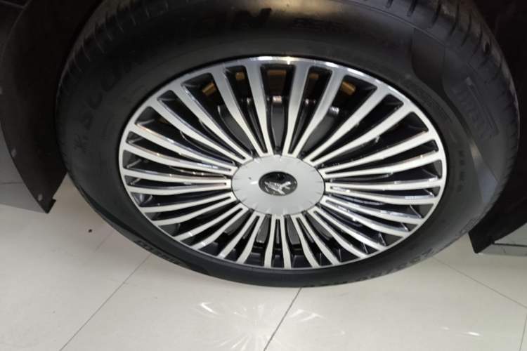 Used VOYAH Dream 2025 PHEV Four-Wheel-Drive Flagship Kunpeng Edition Exterior 2