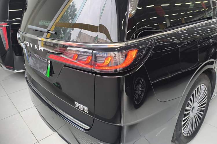Used VOYAH Dream 2025 PHEV Four-Wheel-Drive Flagship Kunpeng Edition Exterior 3