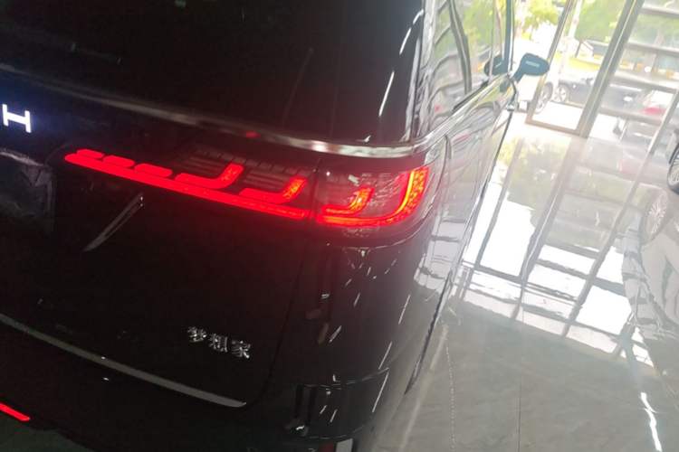 Used VOYAH Dream 2025 PHEV Four-Wheel Drive Prestige Kunpeng Edition Exterior 3
