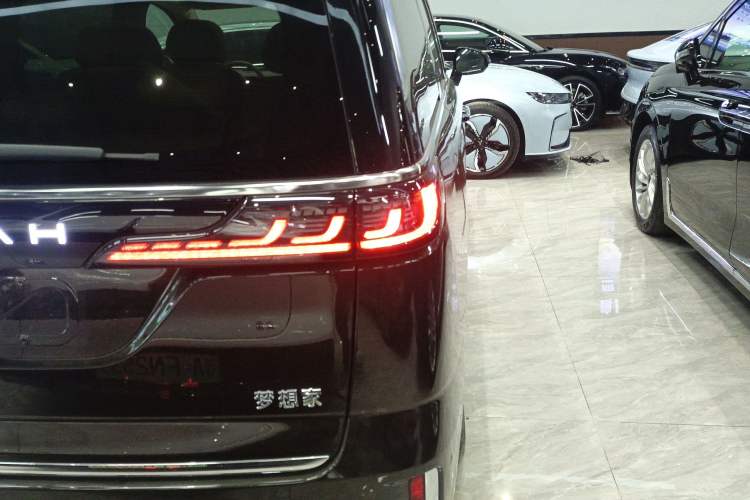 Used VOYAH Dream 2025 PHEV Four-Wheel-Drive Flagship Kunpeng Edition Exterior 3