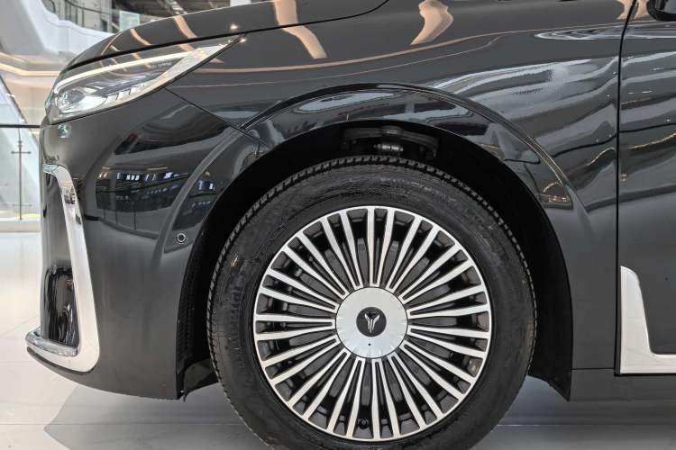Used VOYAH Dream 2025 PHEV Four-Wheel Drive Excellence Kunpeng Edition Exterior 3