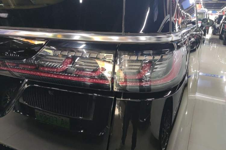 Used VOYAH Dream 2025 PHEV Four-Wheel-Drive Flagship Kunpeng Edition Exterior 3