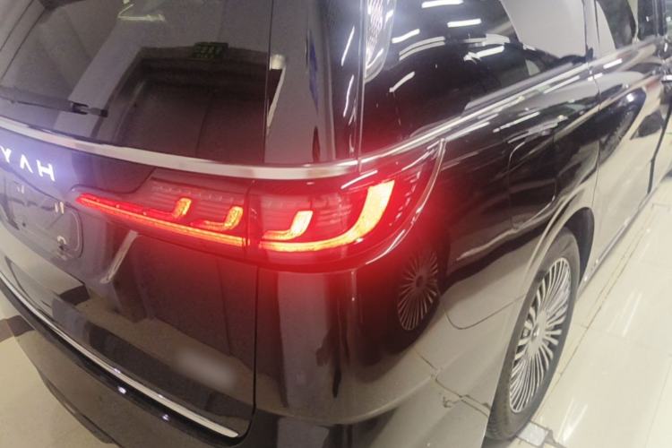 Used VOYAH Dream 2025 PHEV Four-Wheel Drive Prestige Qiankun Edition Exterior 3