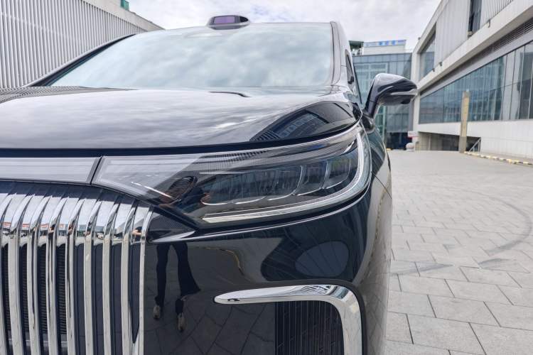 Used VOYAH Dream 2025 PHEV Four-Wheel-Drive Flagship Version – Qiankun Edition Exterior 3