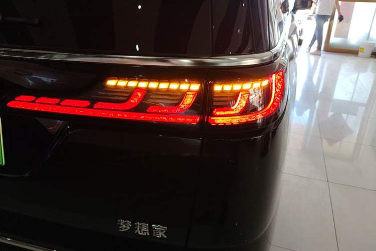 Used VOYAH Dream 2025 PHEV Four-Wheel Drive Excellence Kunpeng Edition Exterior 3