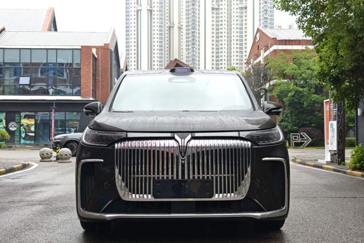 Used VOYAH Dream 2025 PHEV Four-Wheel Drive Prestige Qiankun Edition Exterior 3