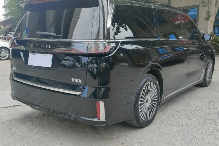 Used VOYAH Dream 2025 PHEV Four-Wheel Drive Prestige Kunpeng Edition Exterior 3
