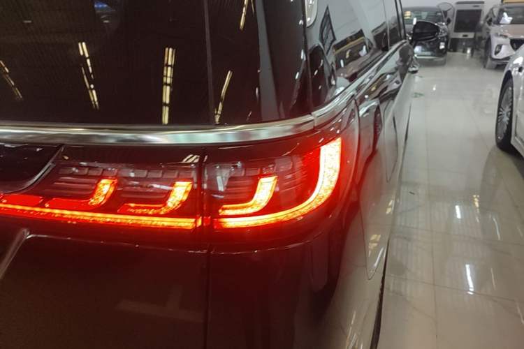 Used VOYAH Dream 2025 PHEV Four-Wheel Drive Prestige Kunpeng Edition Exterior 3