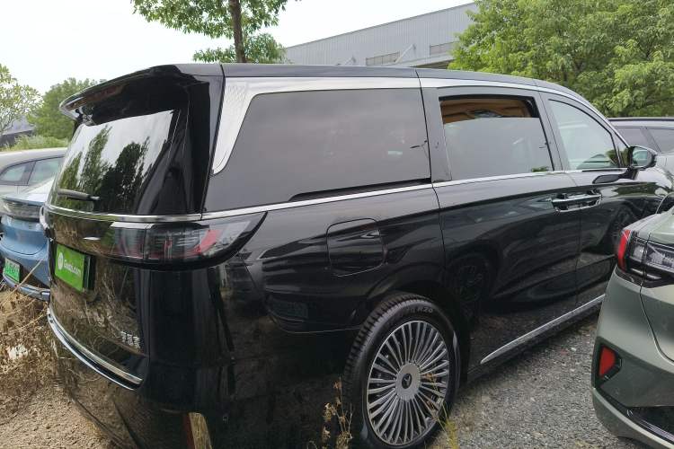 Used VOYAH Dream 2025 PHEV Four-Wheel Drive Prestige Kunpeng Edition Exterior 3