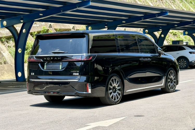 Used VOYAH Dream 2025 EV Four-Wheel Drive Prestige Kunpeng Edition Exterior 3