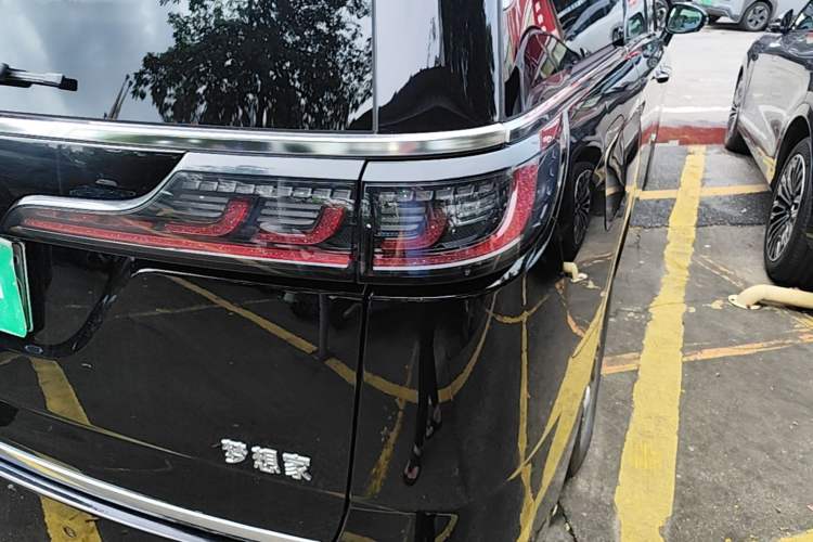Used VOYAH Dream 2025 PHEV Four-Wheel-Drive Flagship Version – Qiankun Edition Exterior 3