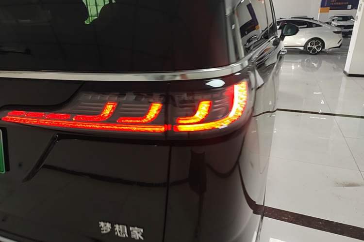 Used VOYAH Dream 2025 PHEV Four-Wheel Drive Prestige Kunpeng Edition Exterior 3