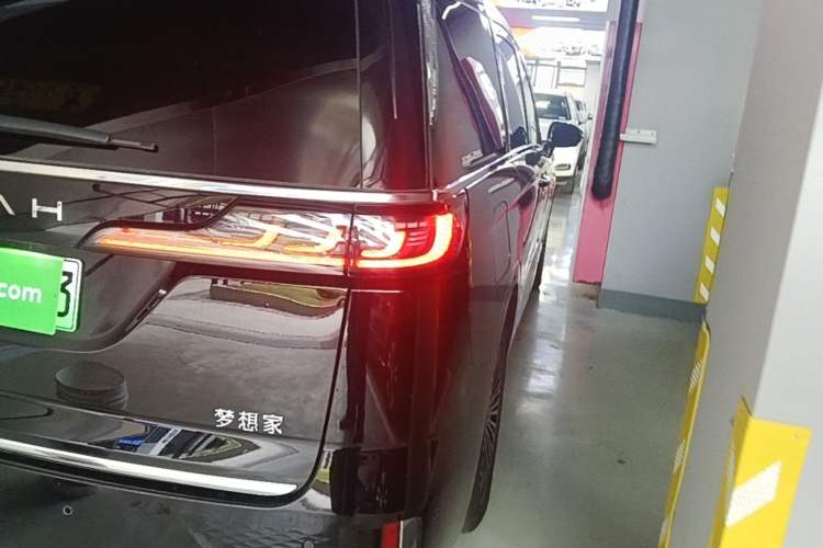 Used VOYAH Dream 2025 PHEV Four-Wheel Drive Prestige Kunpeng Edition Exterior 3