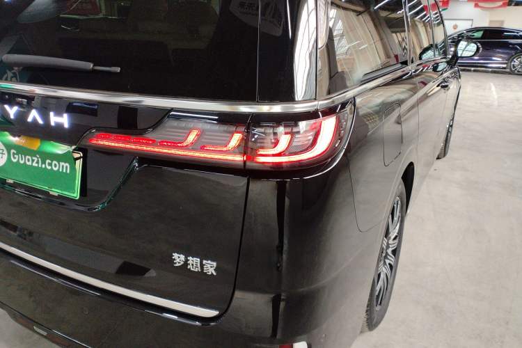 Used VOYAH Dream 2025 EV Four-Wheel Drive Flagship Kunpeng Edition Exterior 3