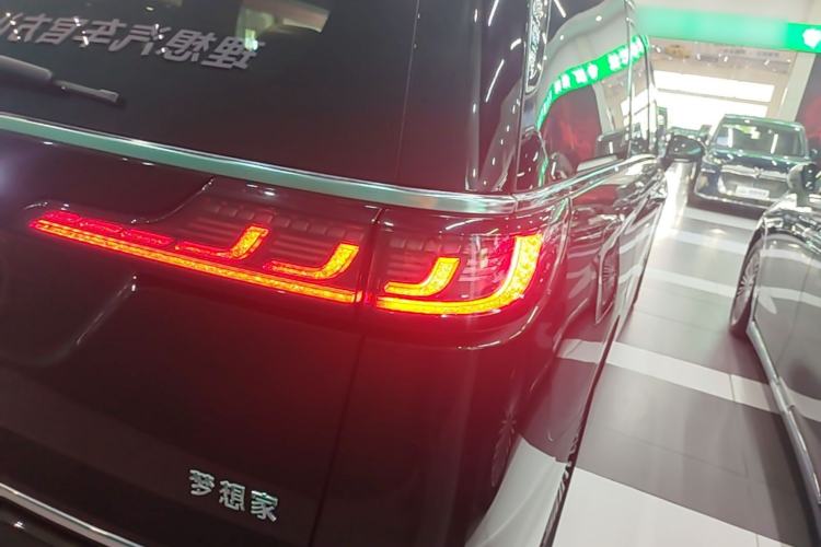 Used VOYAH Dream 2025 PHEV Four-Wheel-Drive Flagship Kunpeng Edition Exterior 3