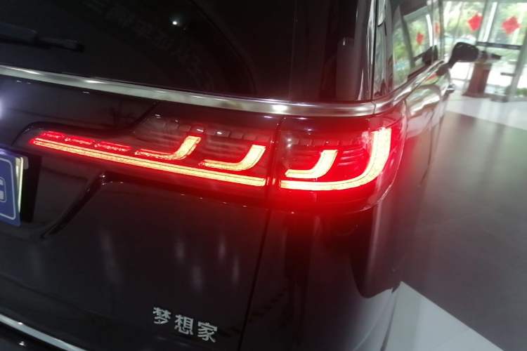 Used VOYAH Dream 2025 PHEV Four-Wheel-Drive Flagship Kunpeng Edition Exterior 3