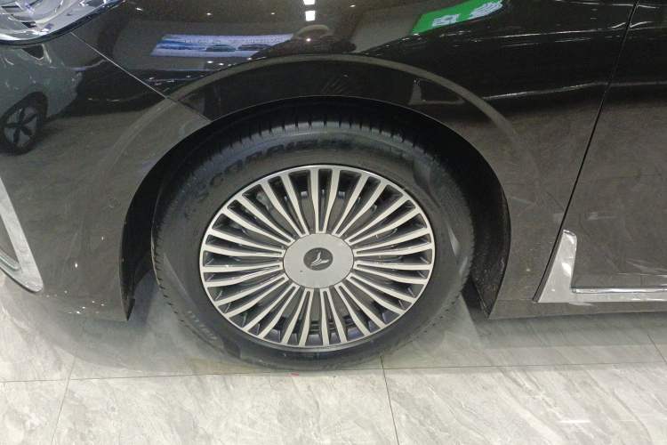 Used VOYAH Dream 2025 PHEV Four-Wheel-Drive Flagship Kunpeng Edition Exterior 4