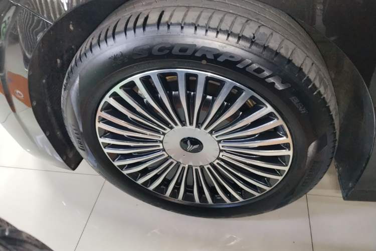 Used VOYAH Dream 2025 PHEV Four-Wheel-Drive Flagship Kunpeng Edition Exterior 4